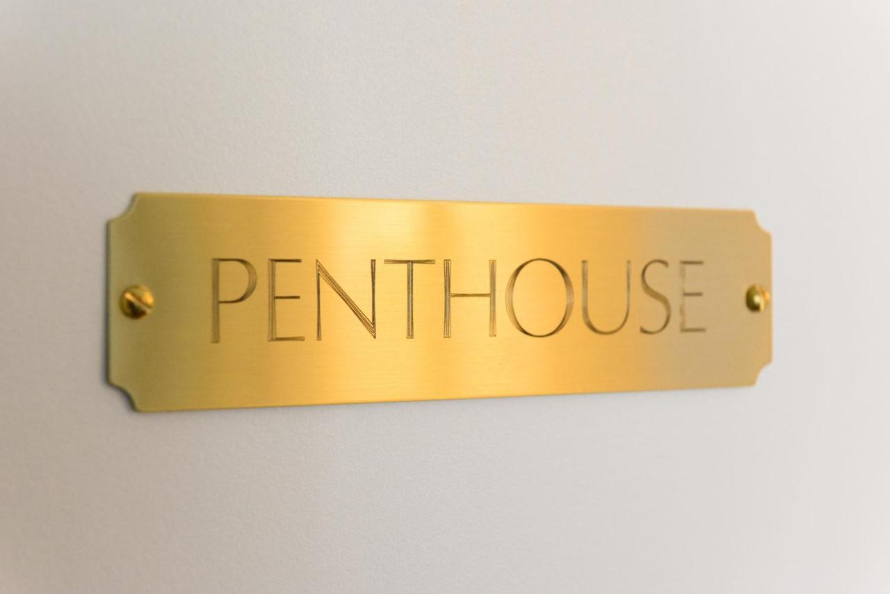 Apartment Bond Townhouse