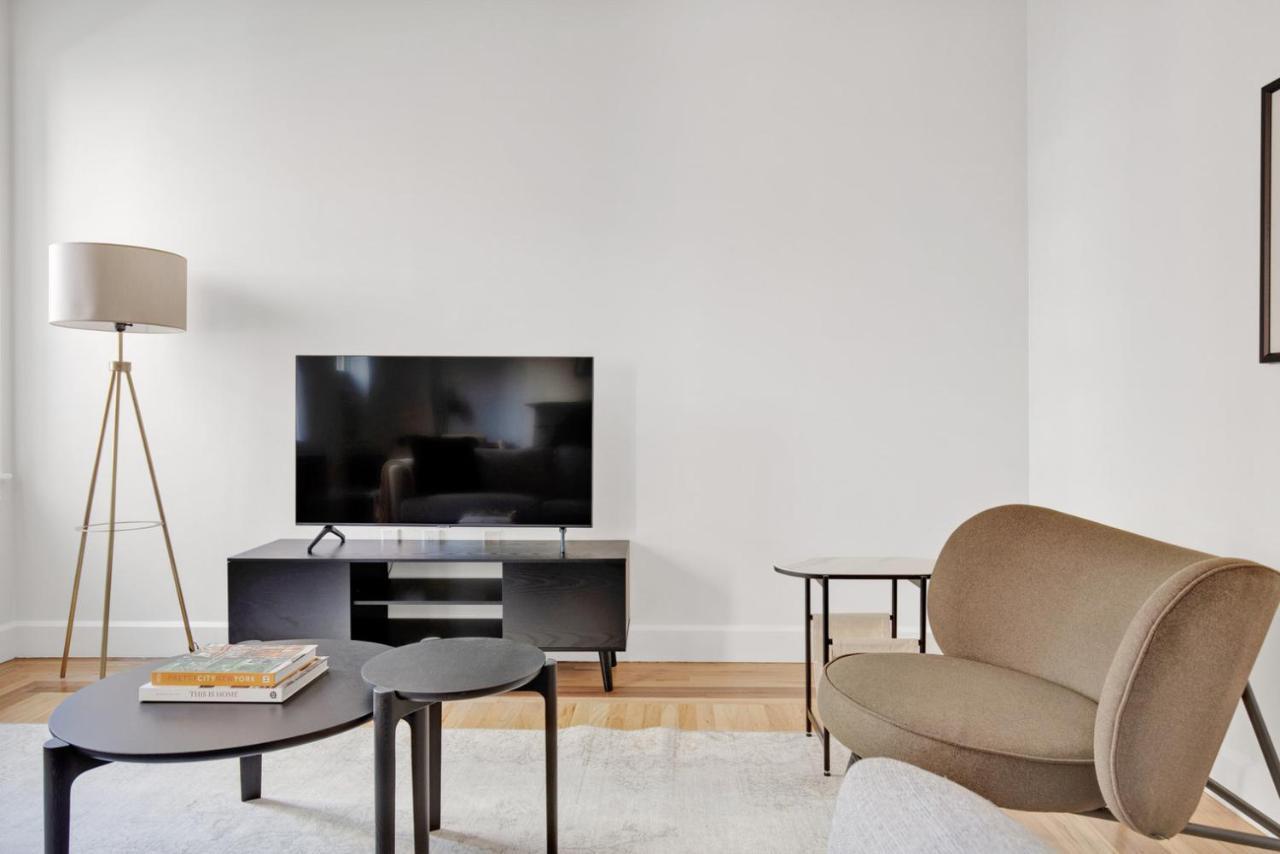 Apartment Ues 2br W Doorman Nr Met Park Nyc-716 *