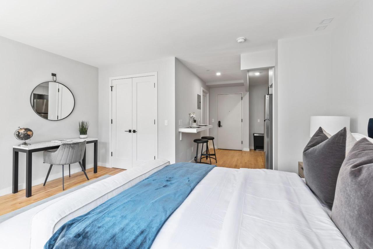 Modern Studio With Charming Juliet Balcony In Upper East Side Holiday home *