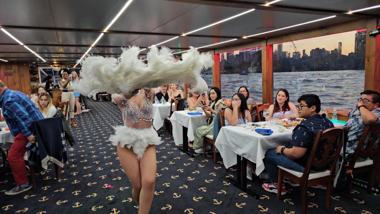 Botel Nyc Dinner Boat Louisa Of The Seas