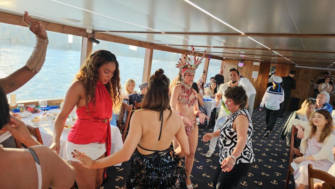 Botel Nyc Dinner Boat Louisa Of The Seas New York