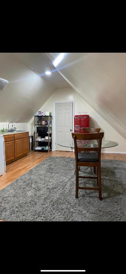 Newly Renovated One Bedroom Shared Cheerful In The Heart Of Queens Homestay