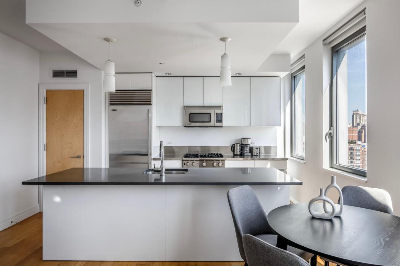 Midtown West 2br W Elevator Wd Nr Park Nyc-1244 *