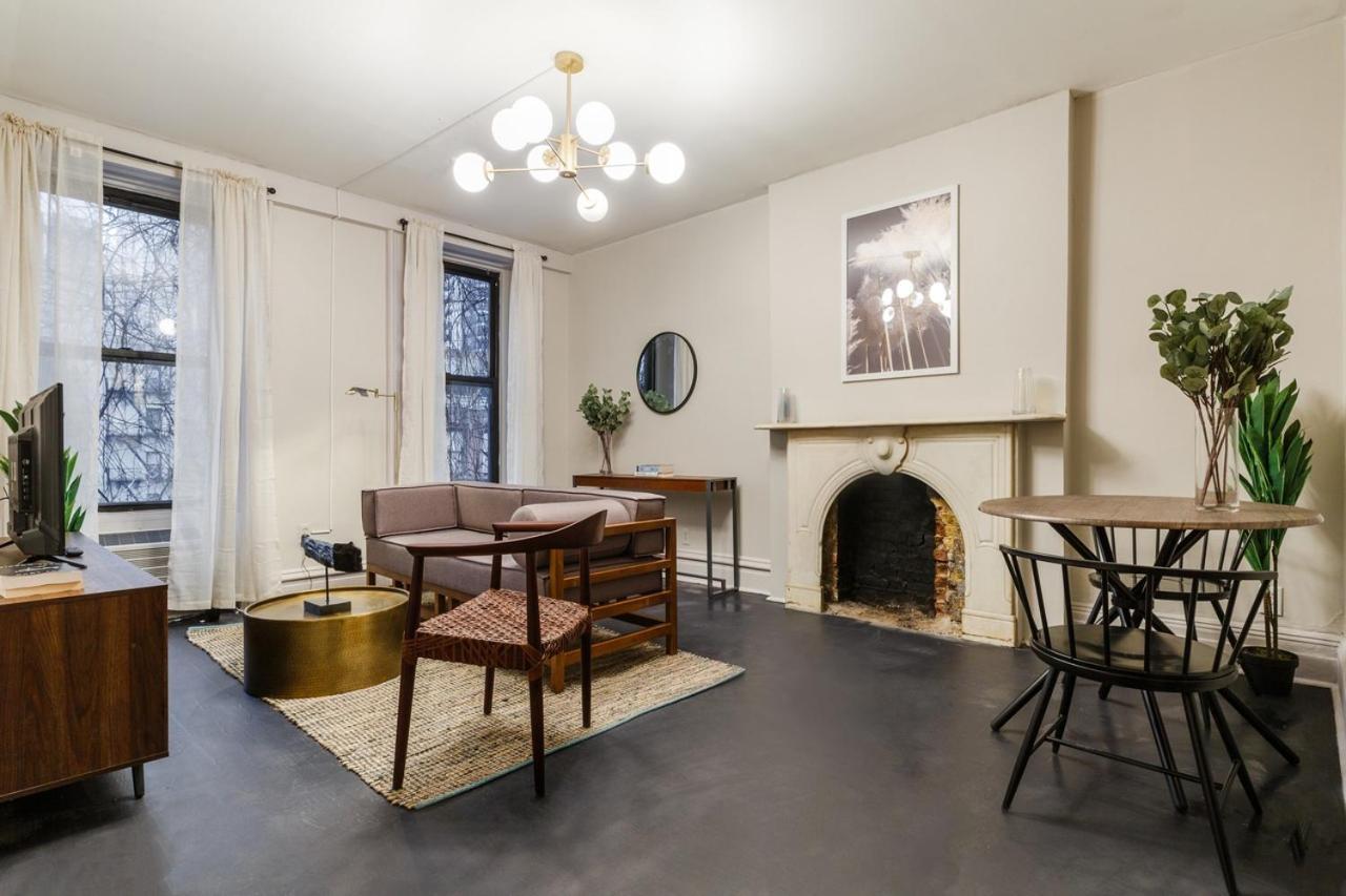 332: Hells Kitchen Apartment New York