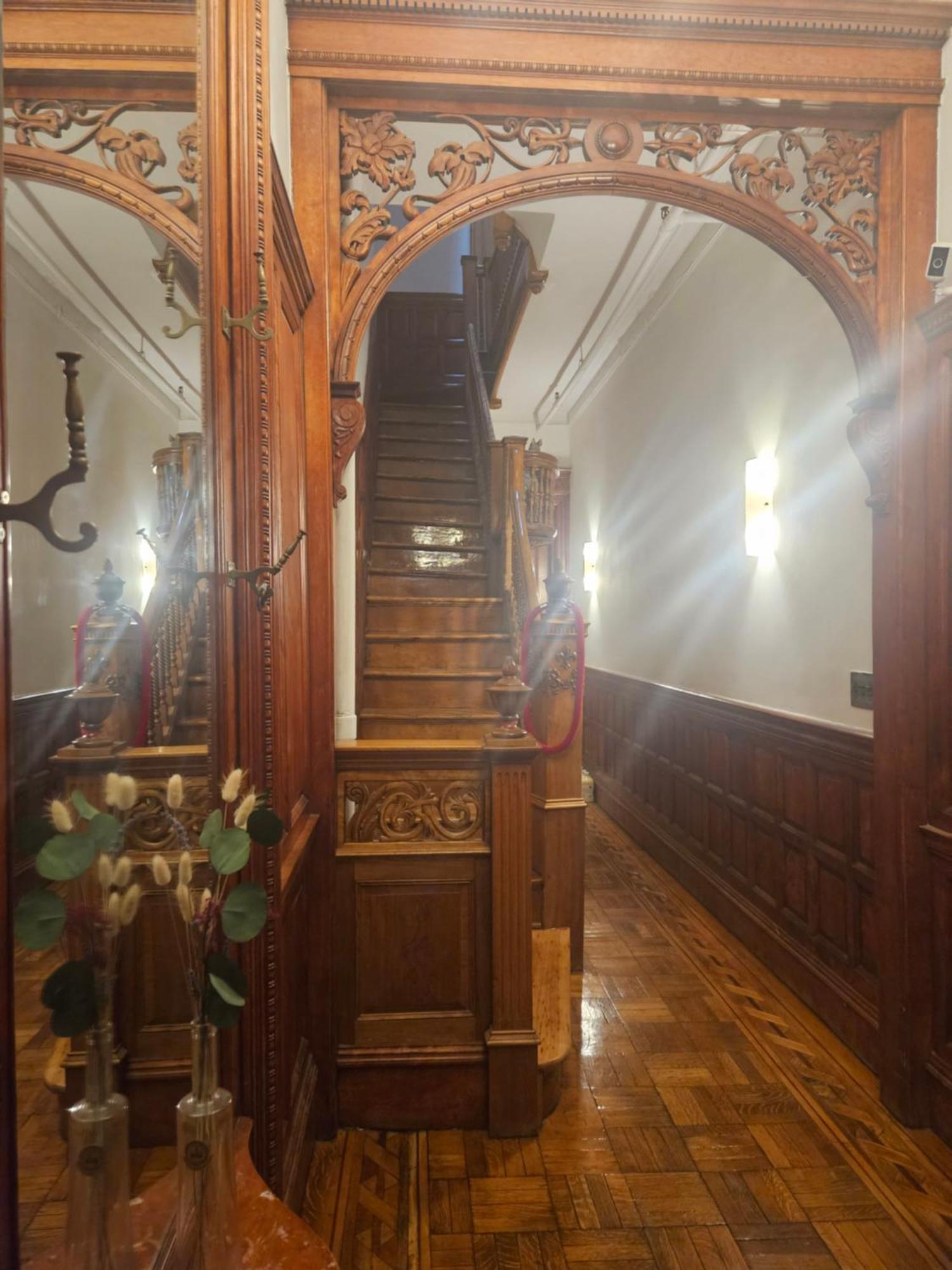 Large In Charming Townhouse Homestay *