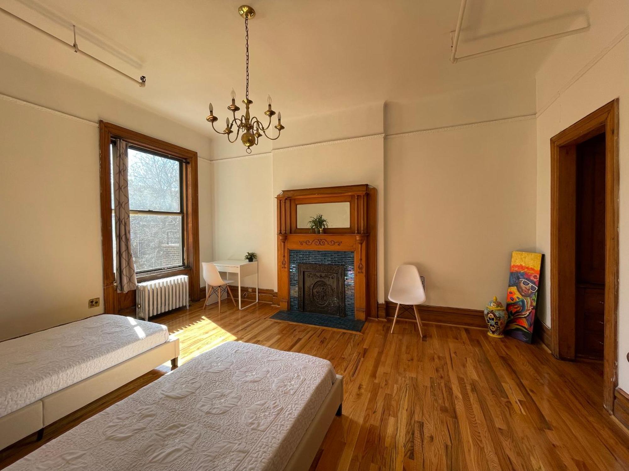 Large In Charming Townhouse