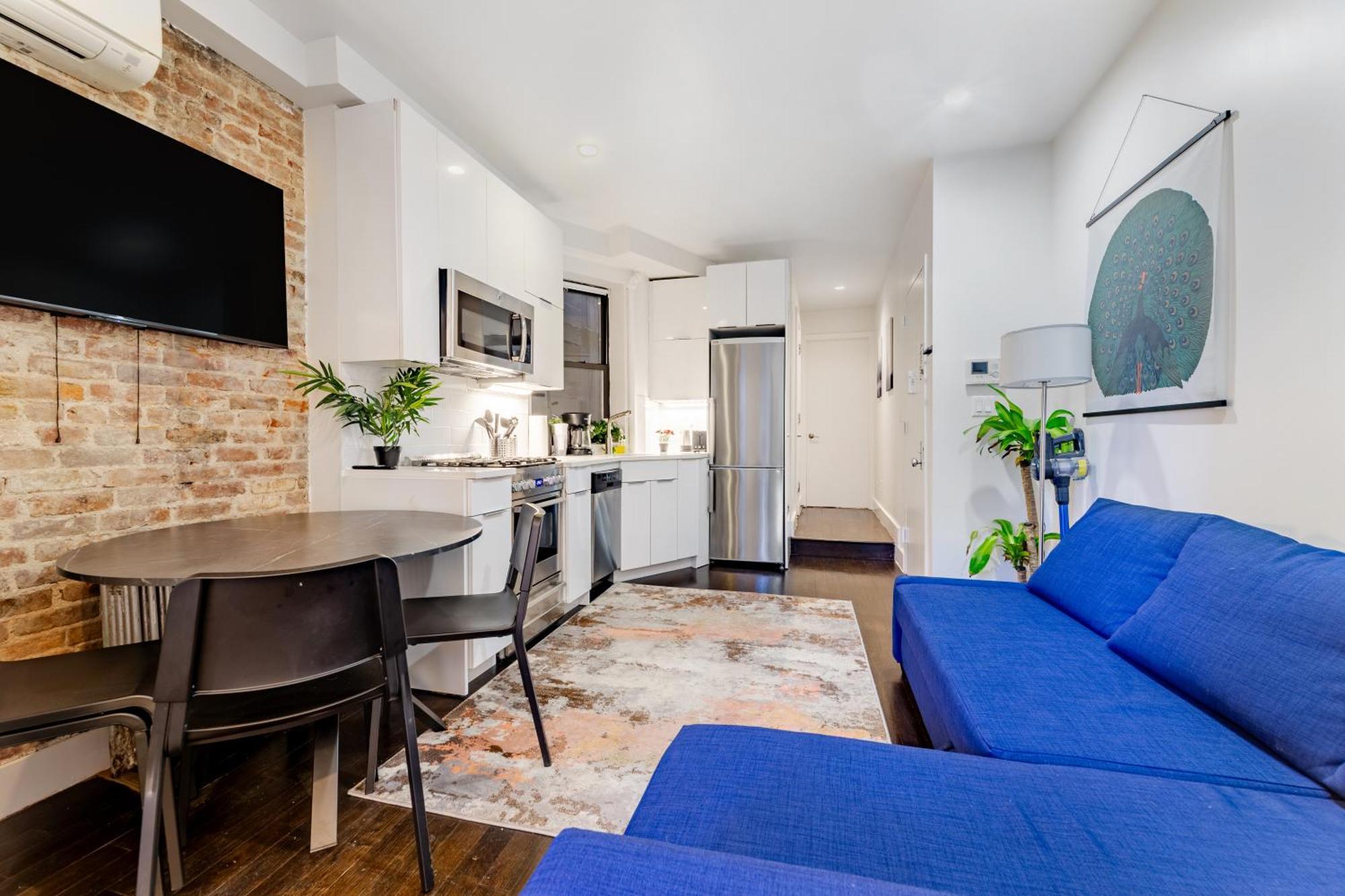 Explore The Authentic Designers 2bd In Hudson Yards Apartment