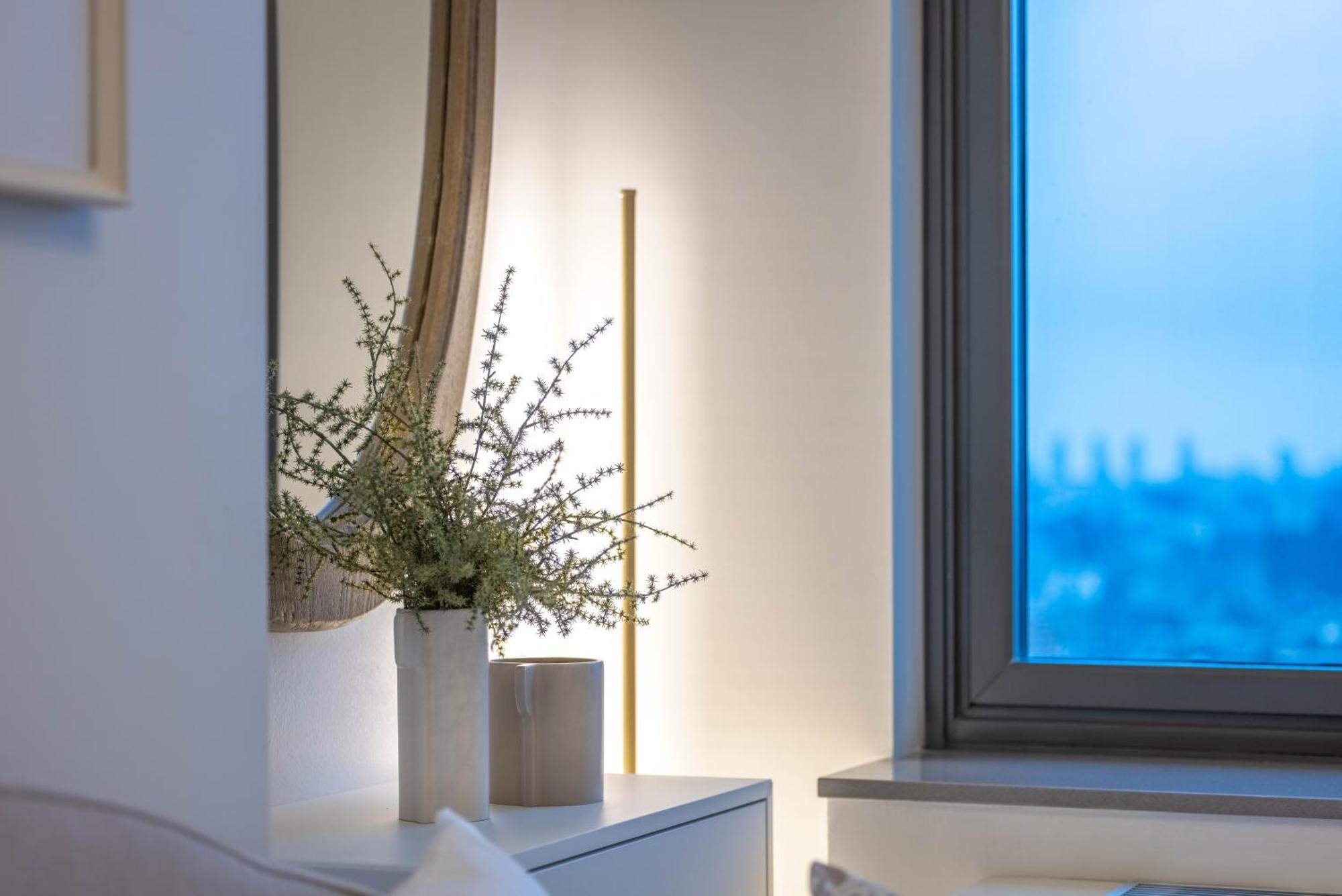 Apartment Designer Apt For 6, City Views, Near Times Square! *