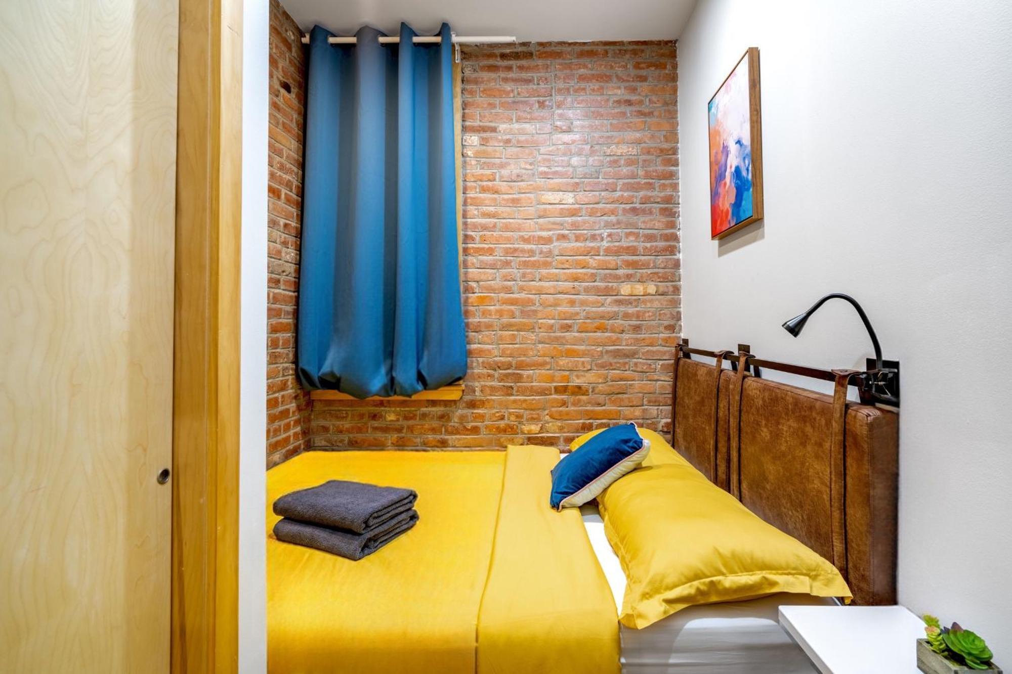 2br Apartmentchina Town * New York