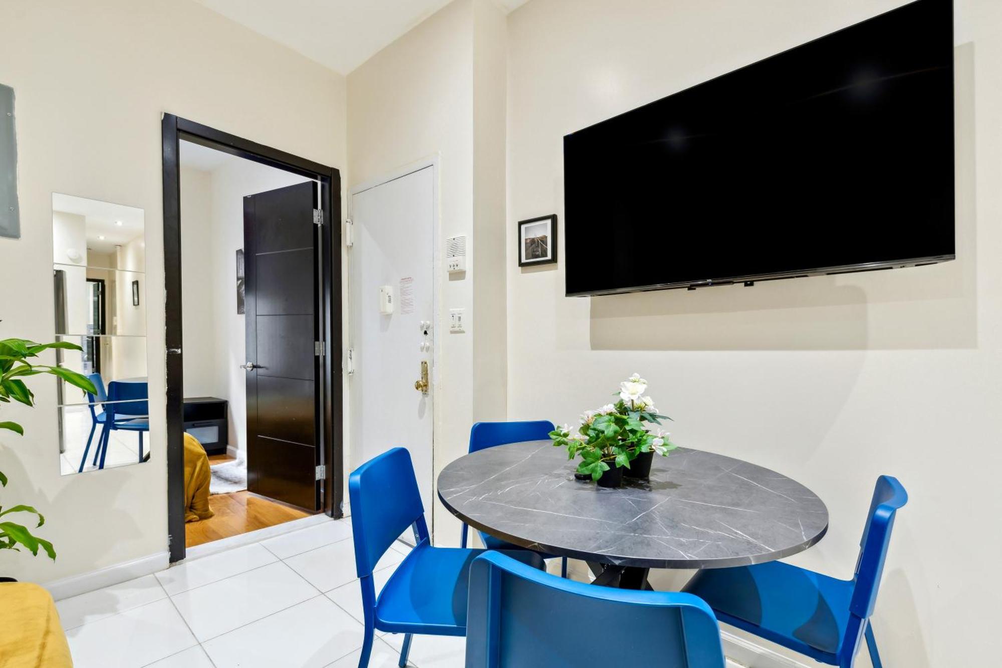 Apartment & Cozy 2 Bd In Manhattan