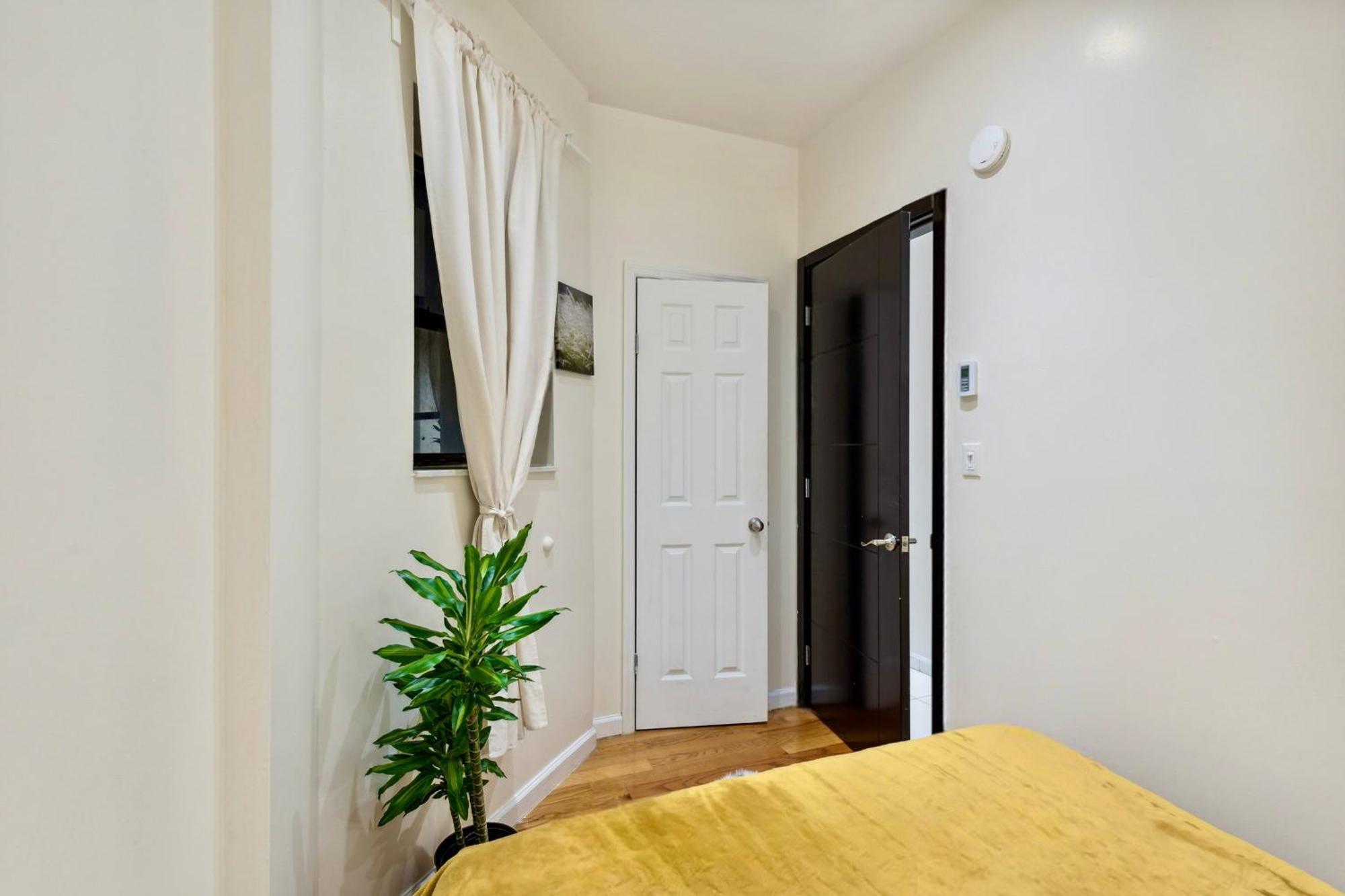 & Cozy 2 Bd In Manhattan