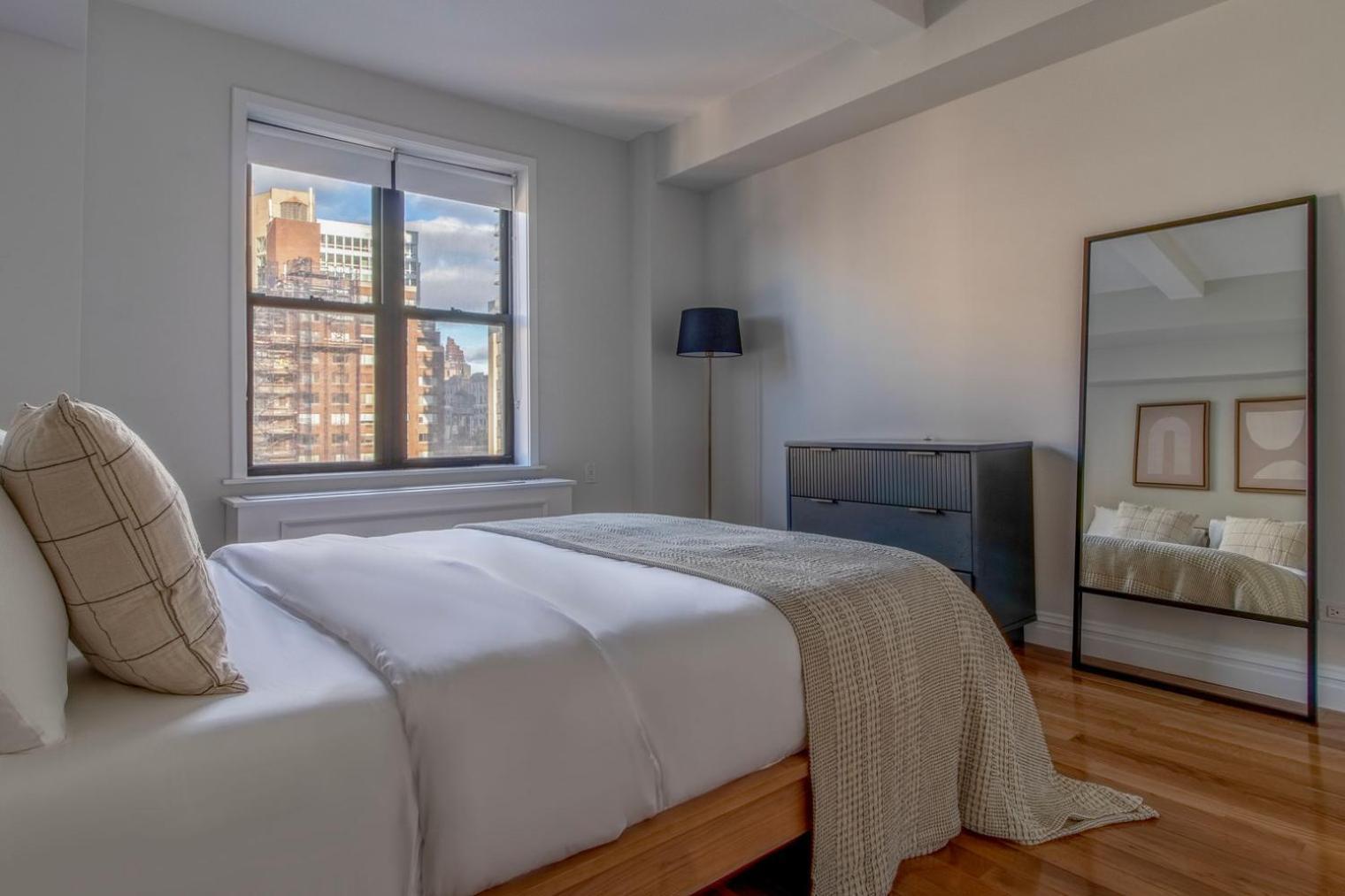 Apartment Uws 1br W Doorman Gym Close To Park Nyc-1390 *
