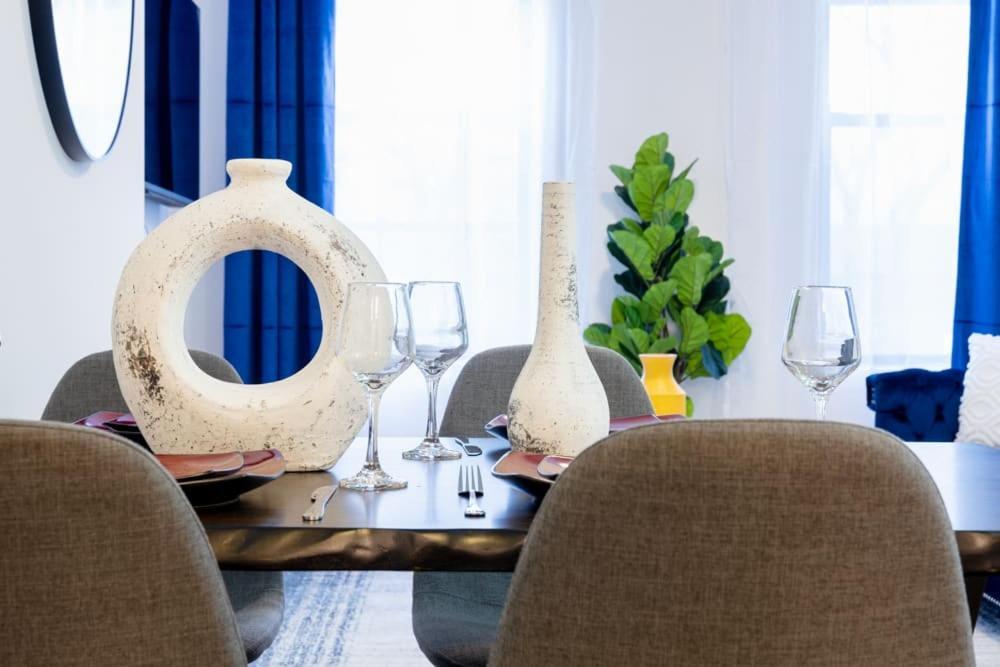 Apartment 1435-2 3 Bedrooms 2bath W D Ues *