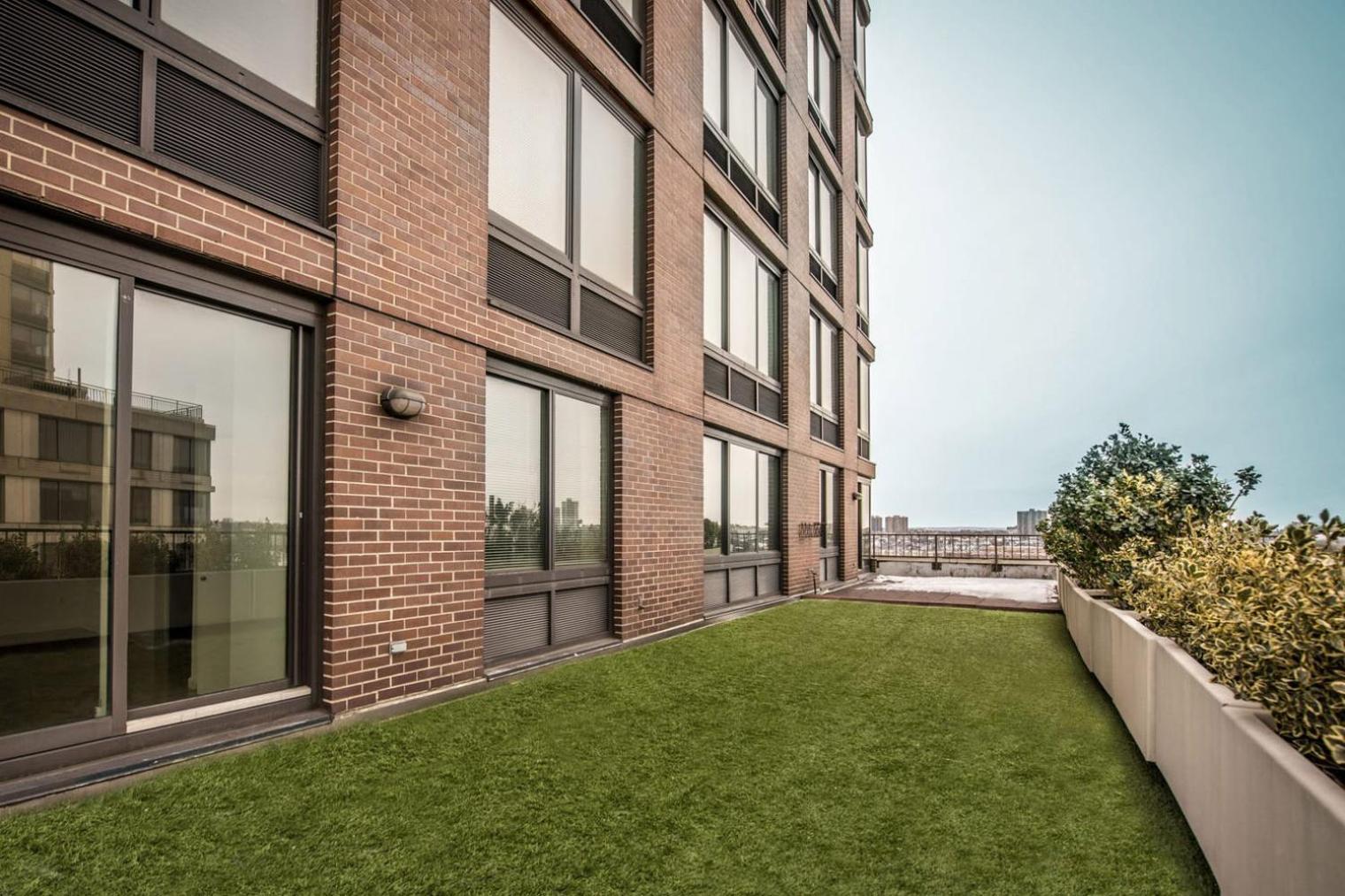 Uws 1br W Doorman Elevator Gym Nr Columbus Cir Nyc-584 *