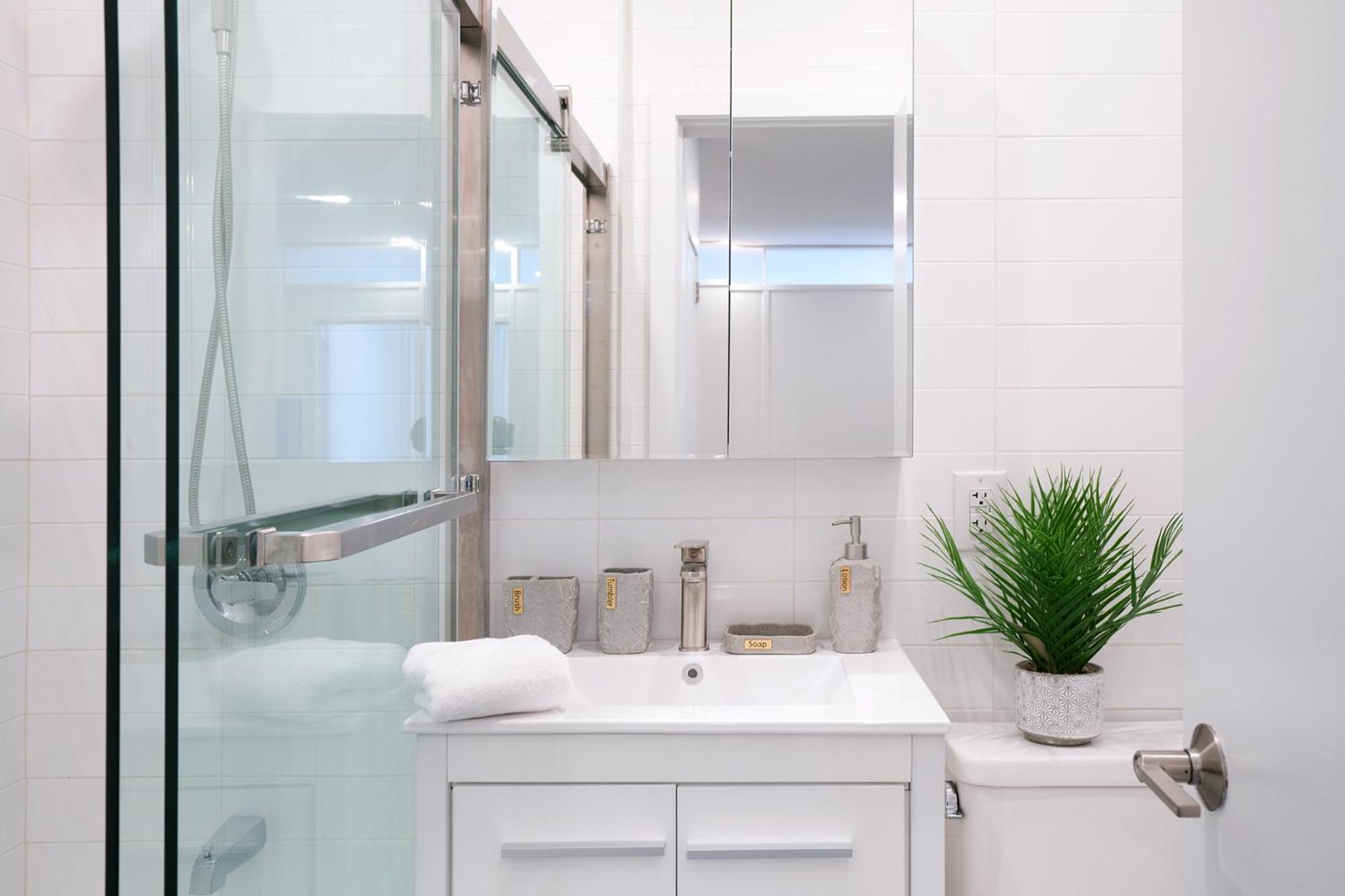444-2c Newly Renovated 1br In Hell's Kitchen Apartment *