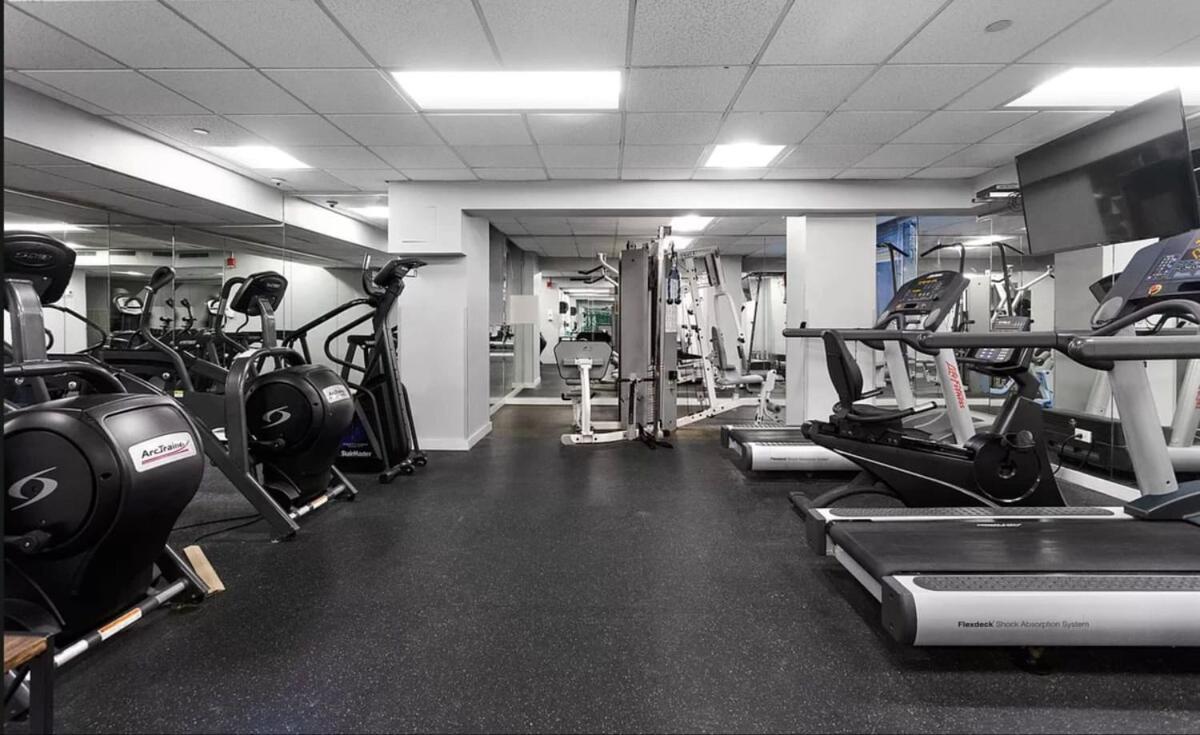 73-519 New Uws Doorman Gym * New York