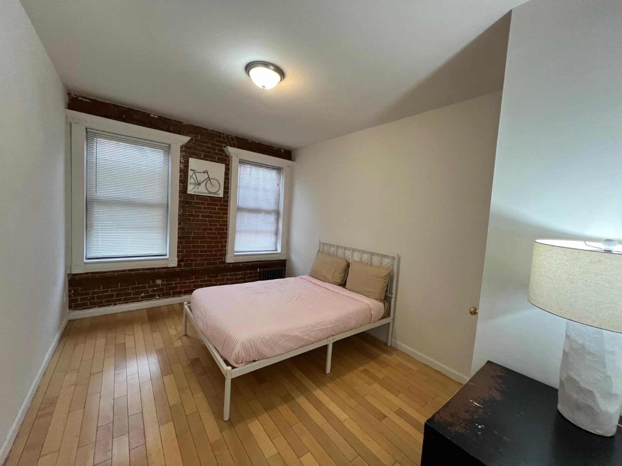 Apartment Modern By Park - 3 Br *
