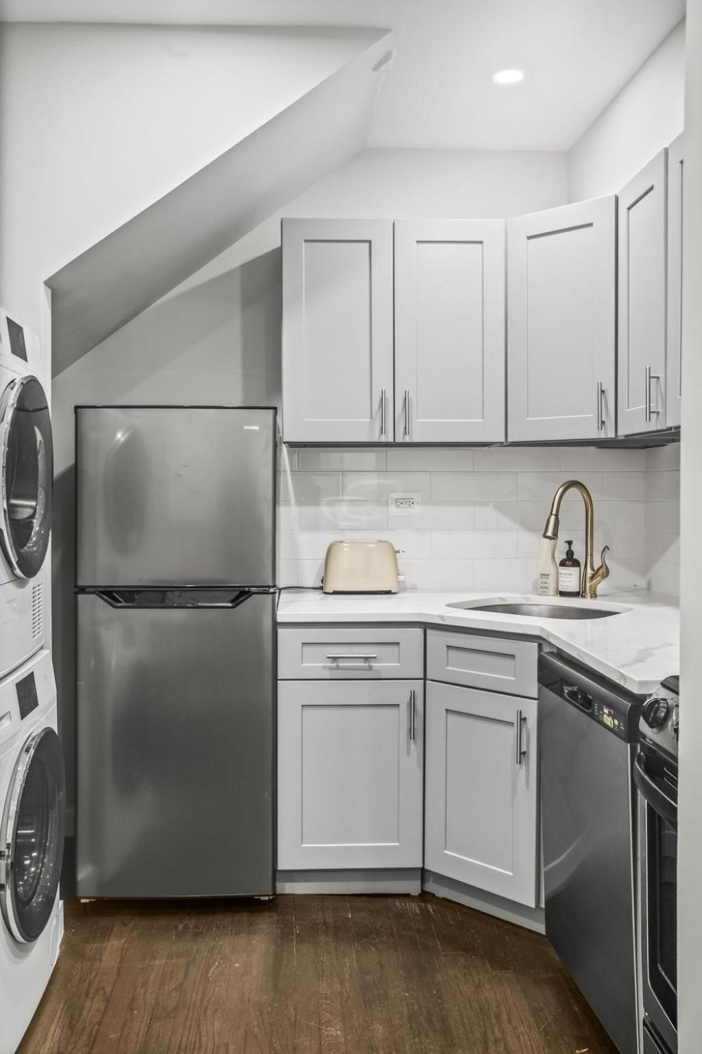 Apartment Cozy Corner 2 Bd 1 Bath *