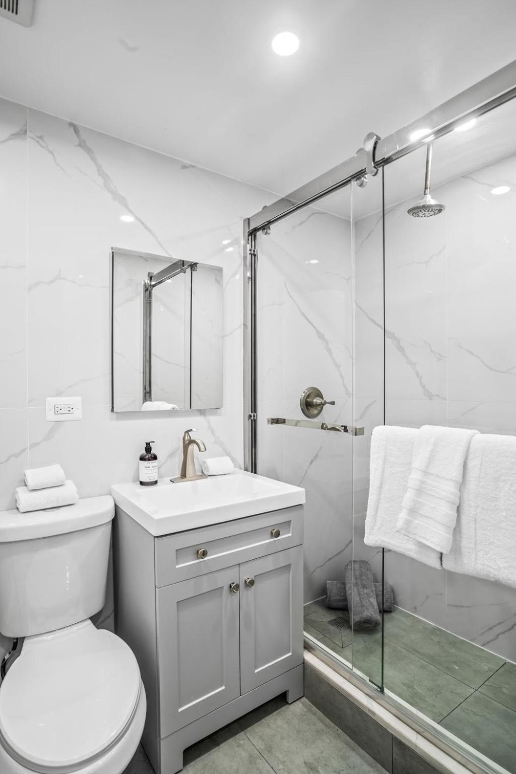 Cozy Corner 2 Bd 1 Bath * New York