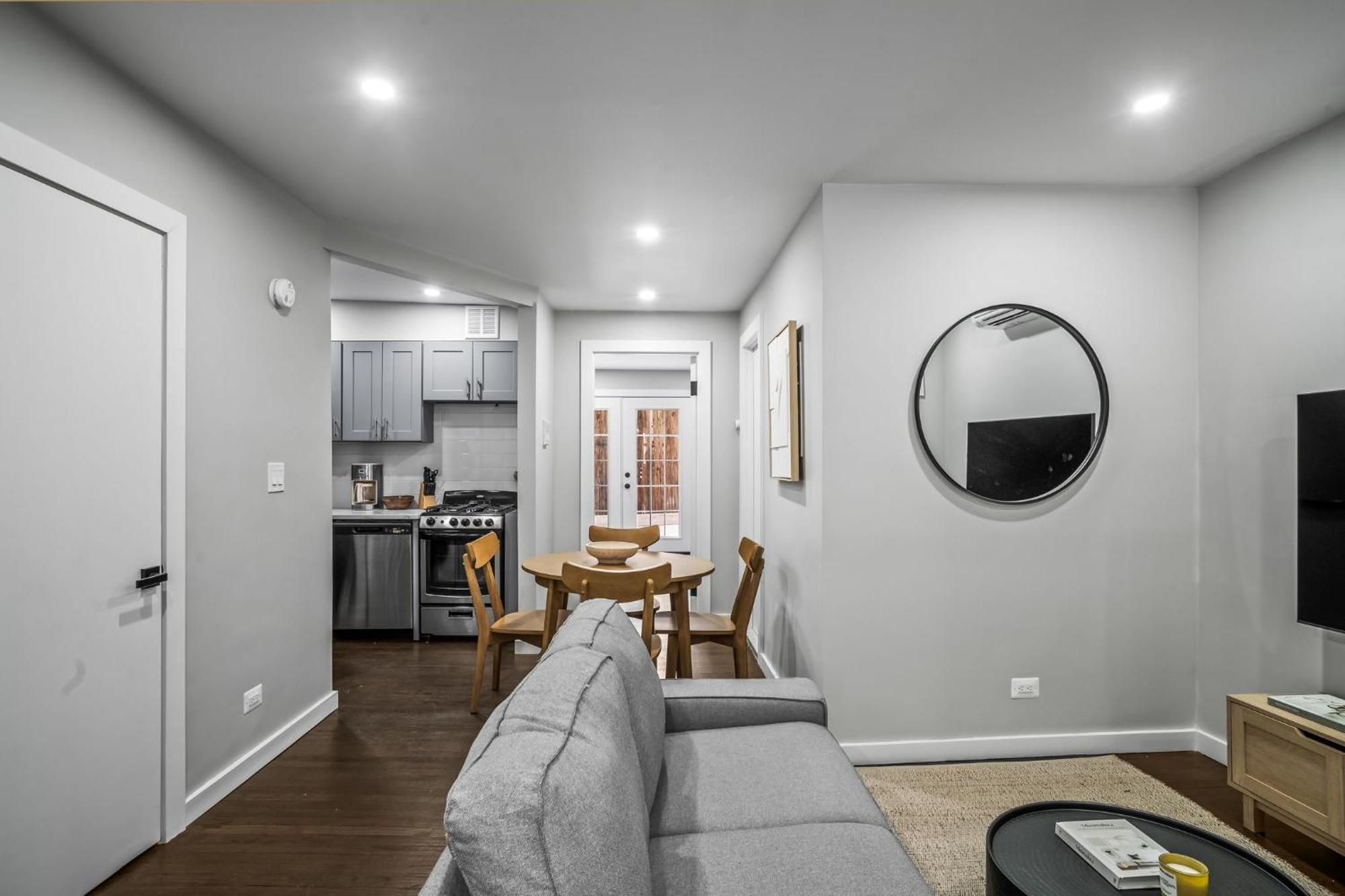 Apartment Cozy Corner 2 Bd 1 Bath