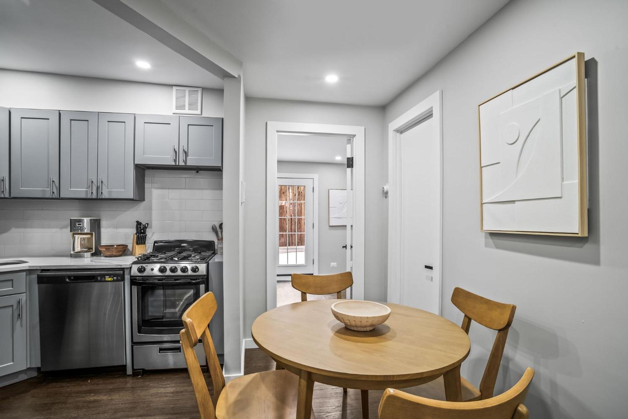 Cozy Corner 2 Bd 1 Bath *