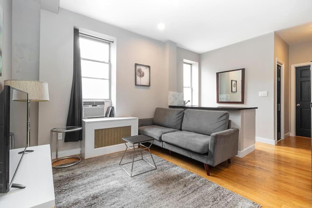 Renovated Lower Eastside 2br Washer Dryer * New York