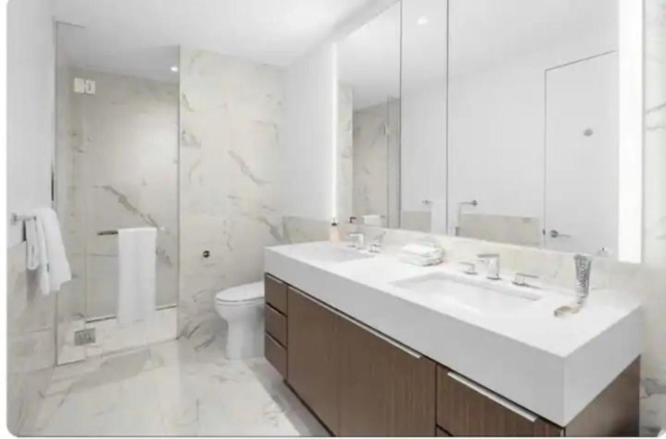Stunning Views Of Manhattan Aparthotel *