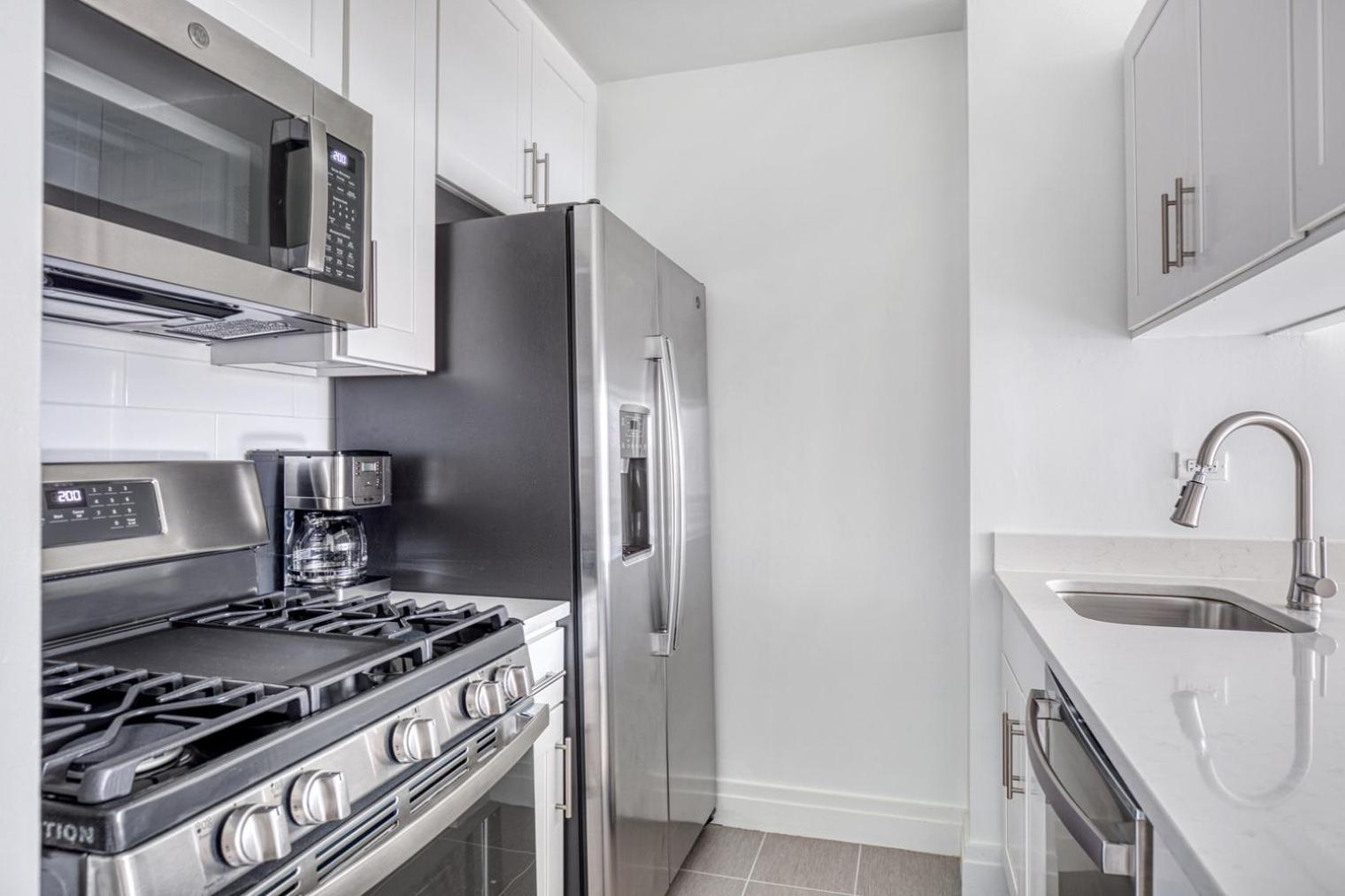 Apartment Ues 2br W Gym Pool Doorman Nr Park Nyc-629 New York