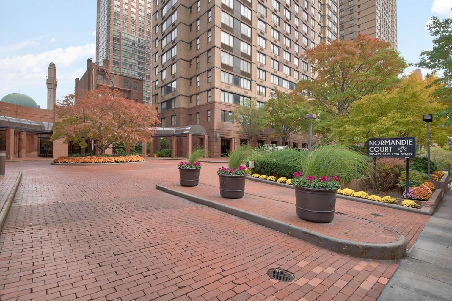 Ues 2br W Gym Pool Doorman Nr Park Nyc-629