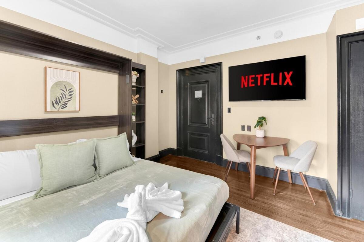 Highly Desired Times Square With Gym Apartment