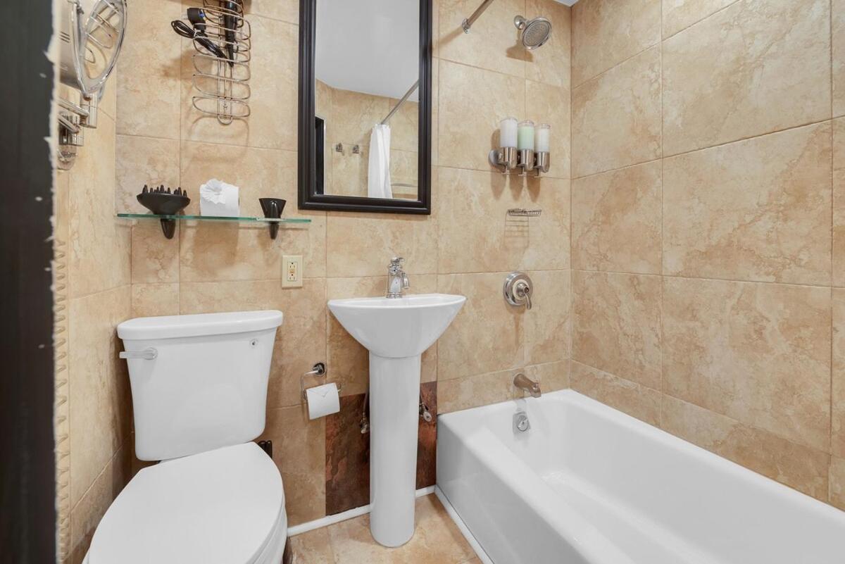 Apartment Stunning In Heart Of With Gym & New York