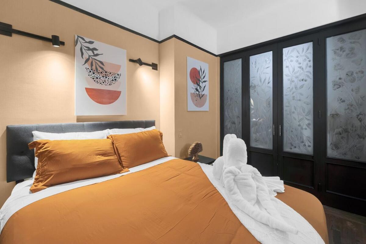 Stunning In Heart Of With Gym & * New York