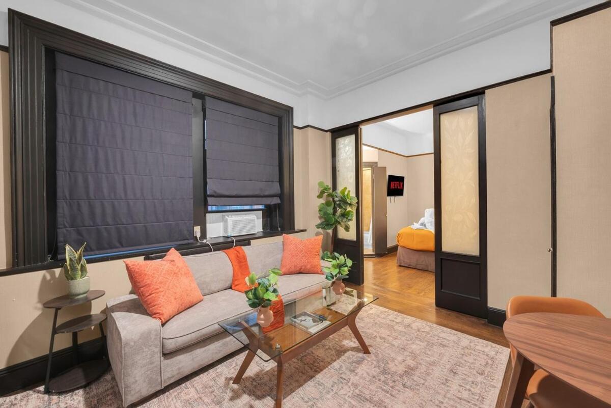 Apartment Stunning In Heart Of With Gym & New York