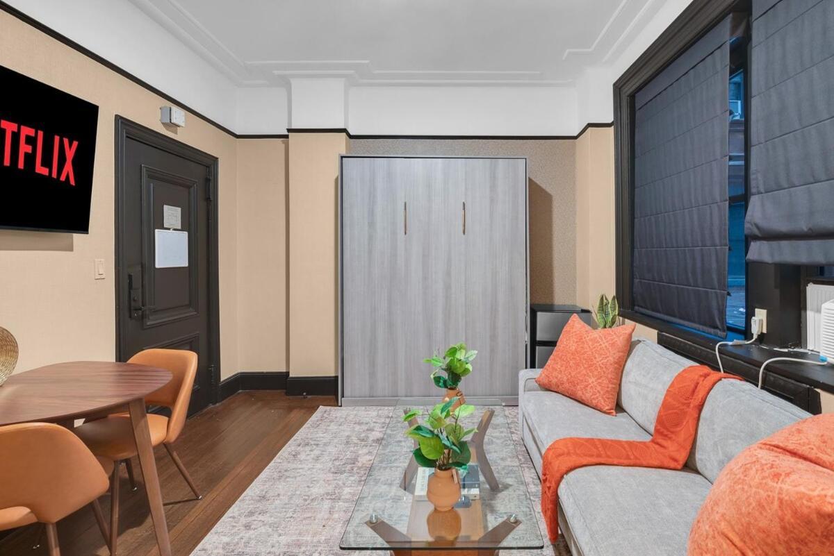 Apartment Stunning In Heart Of With Gym & New York