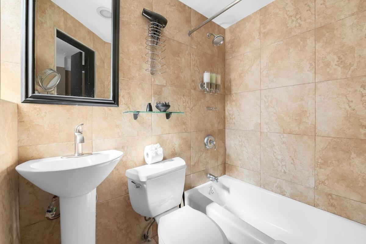 Location And Walkable In Ny With Gym *