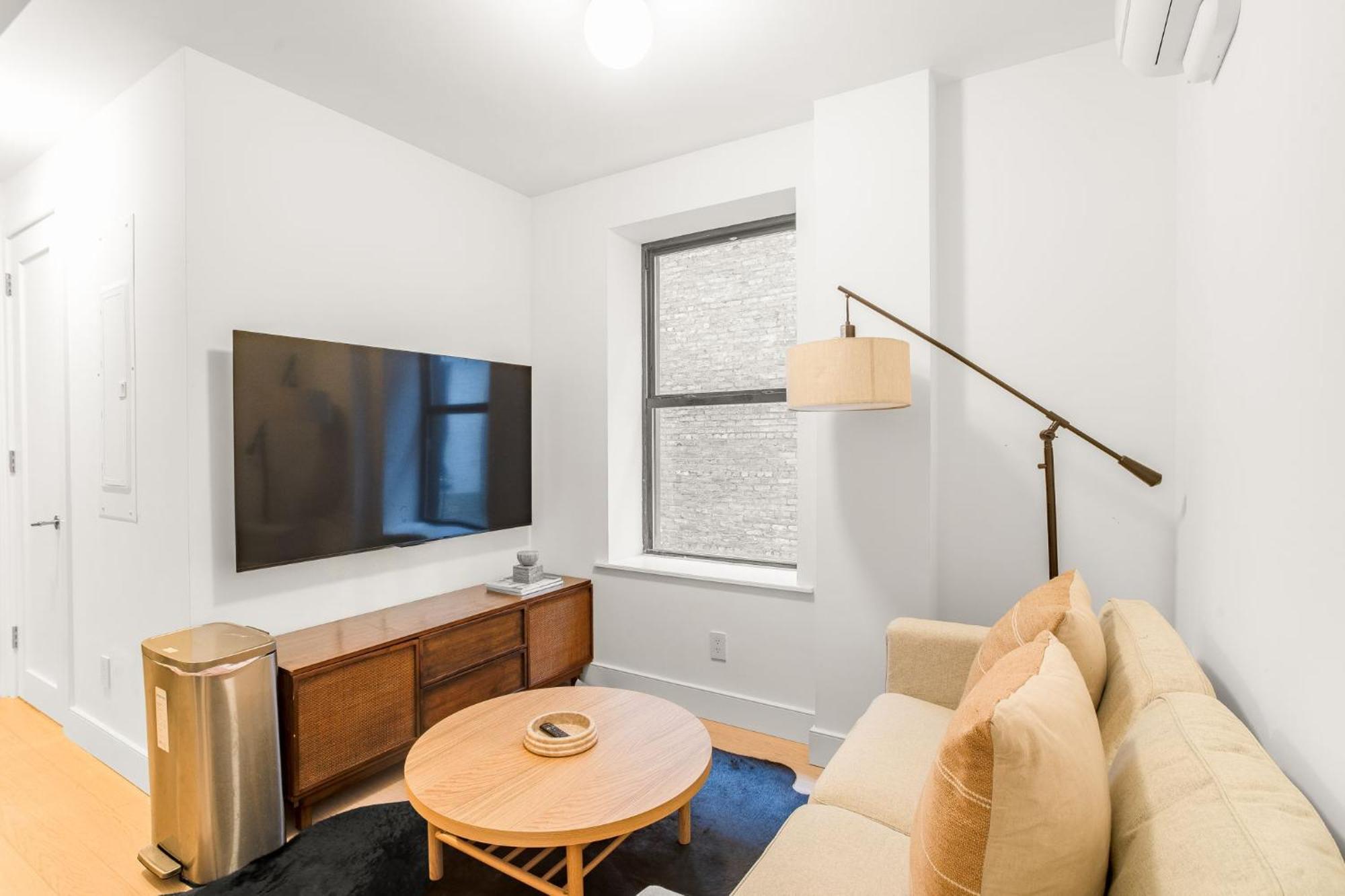 Stylish 2br 1bath Escape Located Near Washington Square Park And Greenwich Village Apartment
