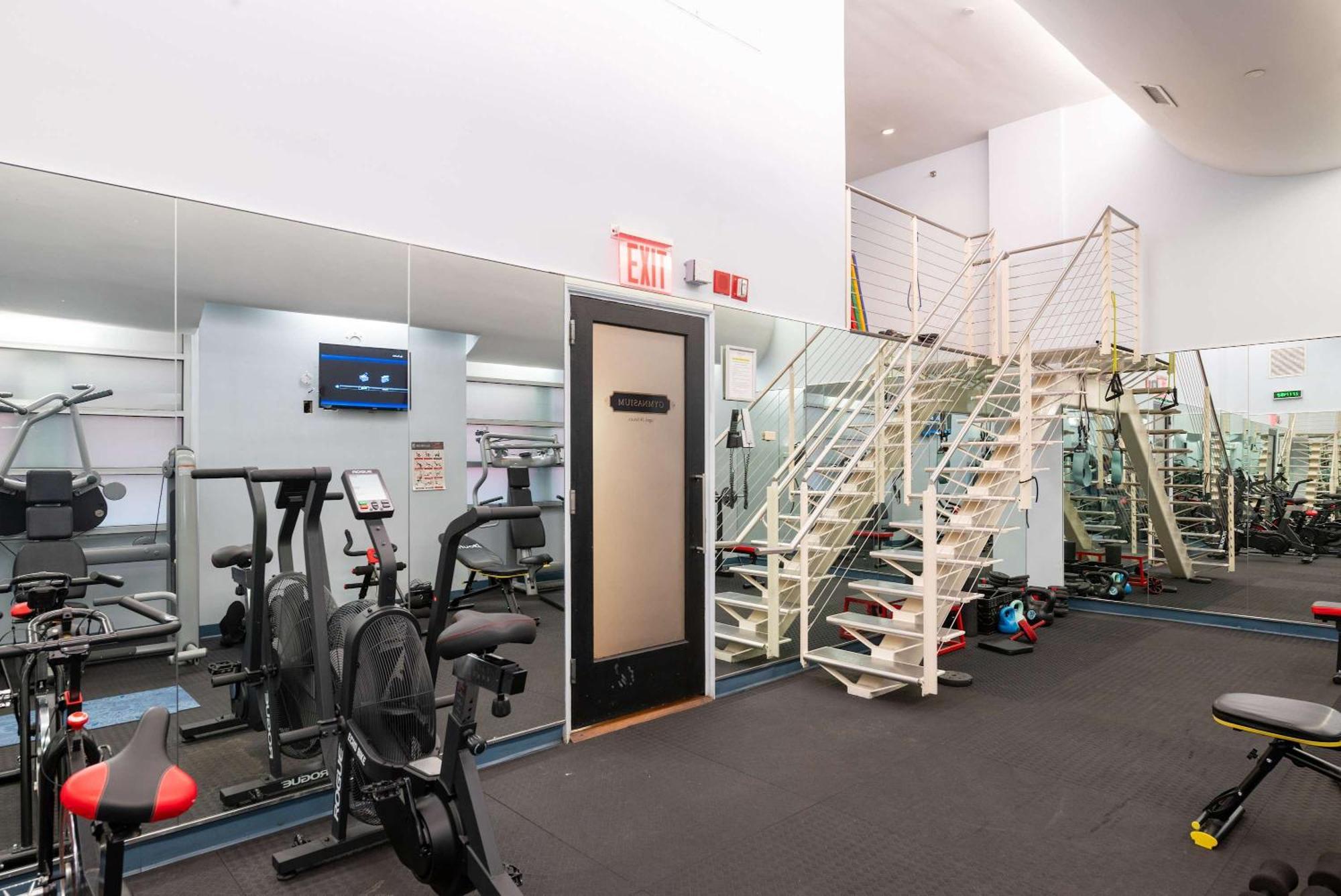 Highly Desired Times Square With Gym New York