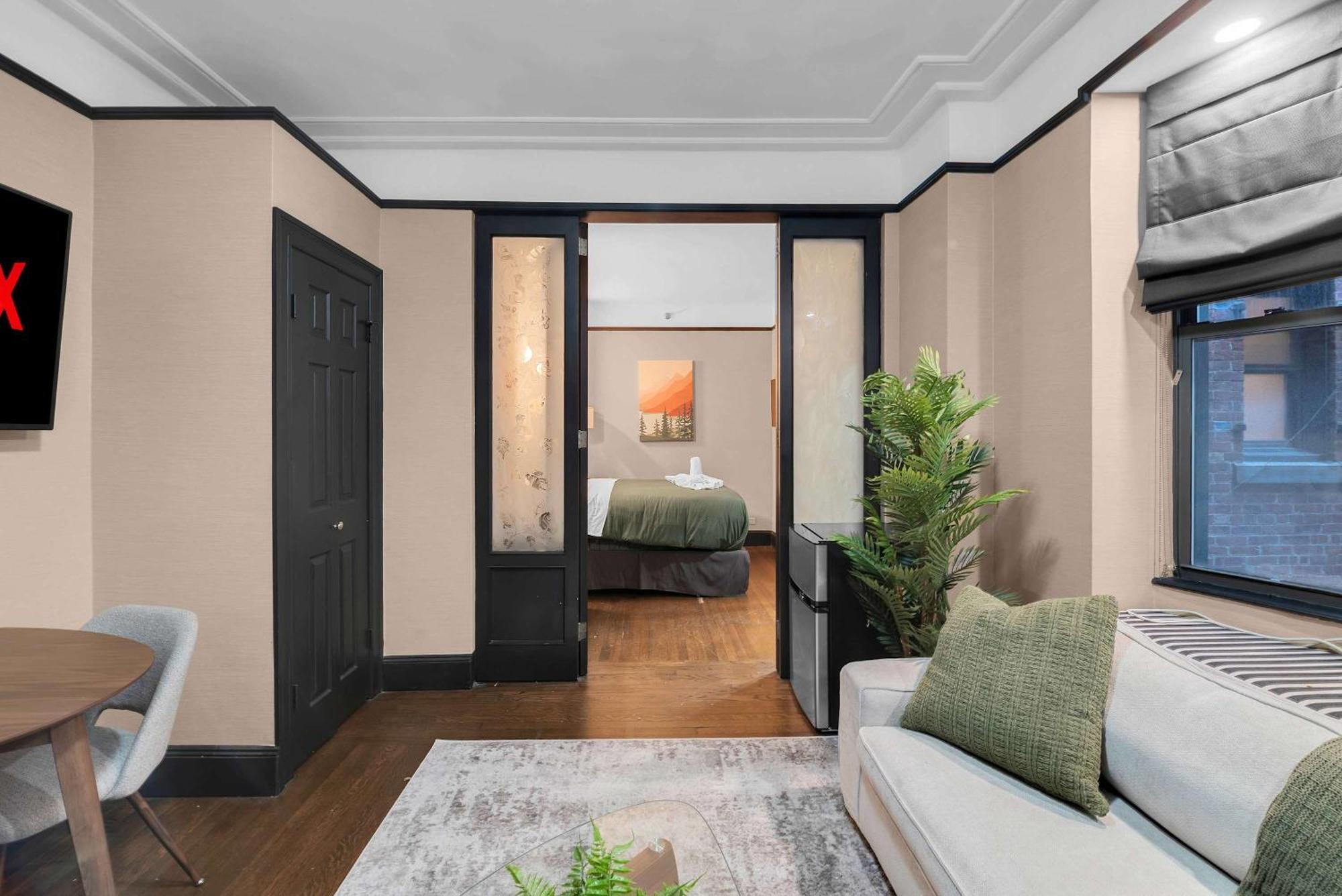 In The Heart Of Nyc 2 Bdr W Gym Apartment