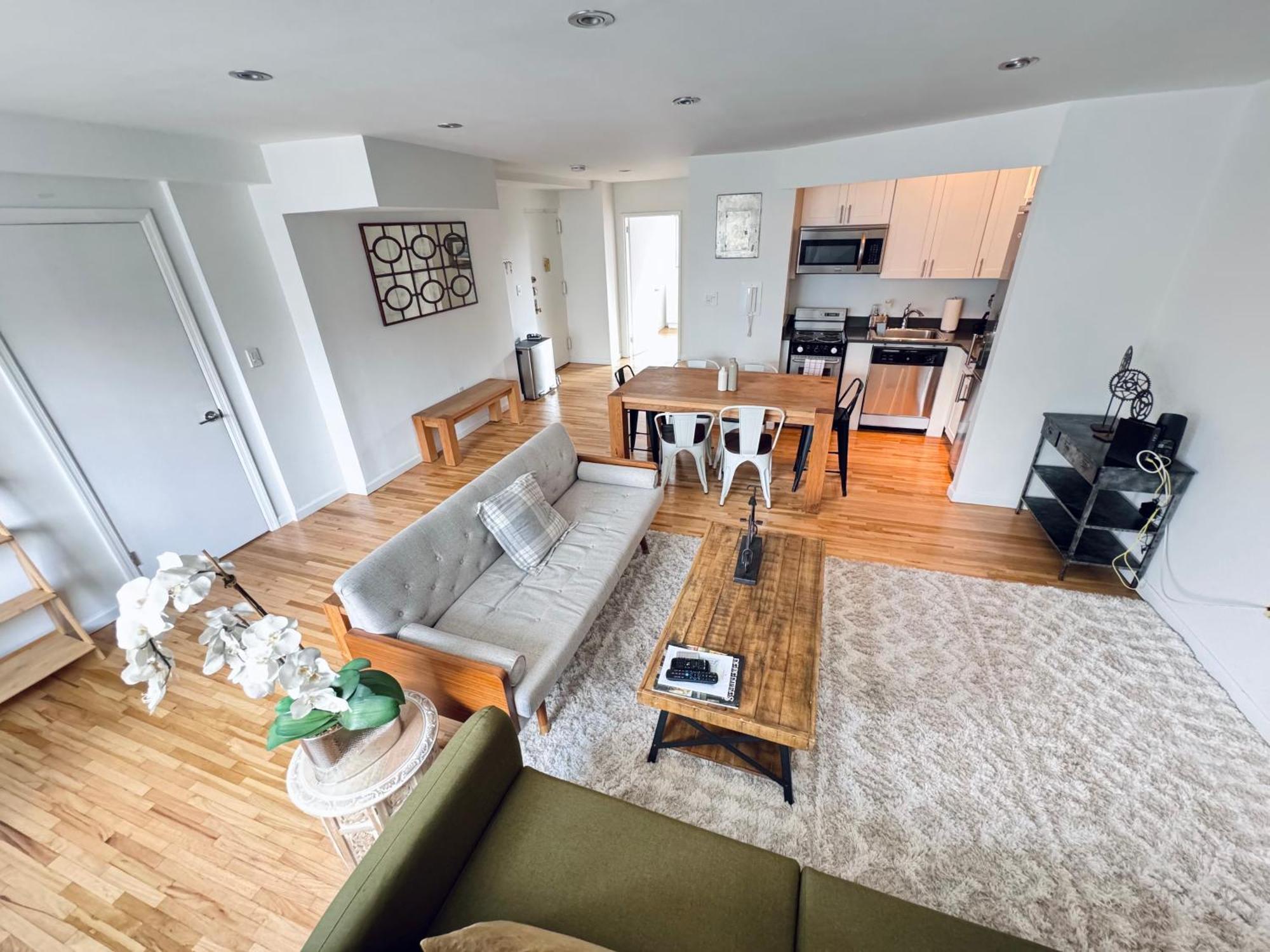 Stylish Duplex Penthouse With Large Outdoor Space *