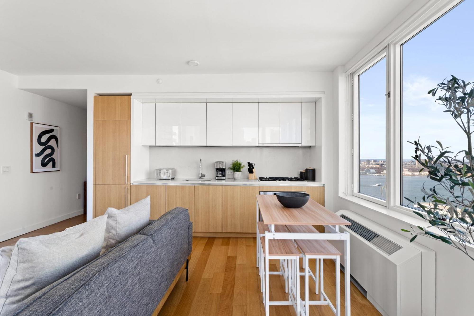 1 Bd Luxury With Stunning Views
