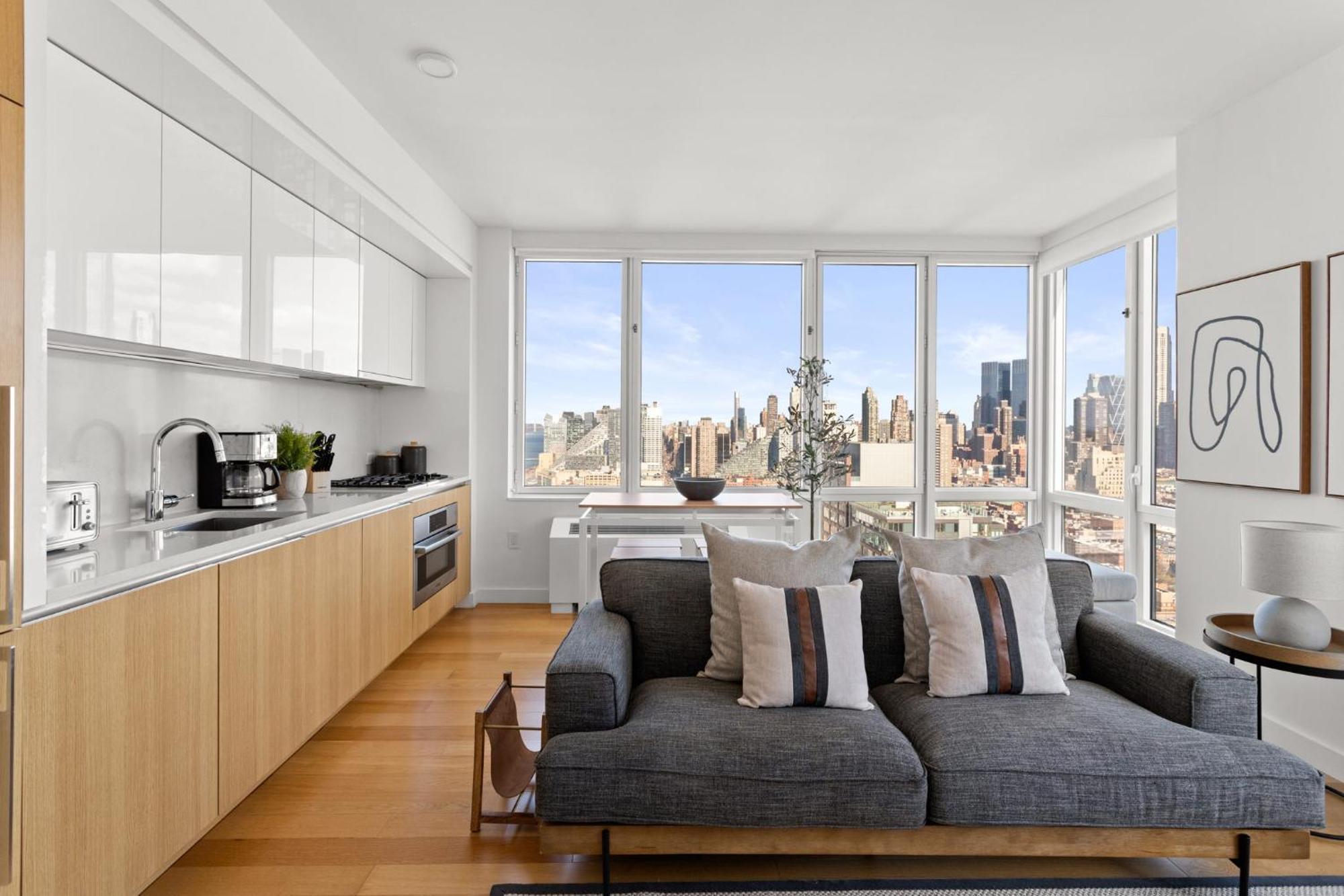 1 Bd Luxury With Stunning Views New York