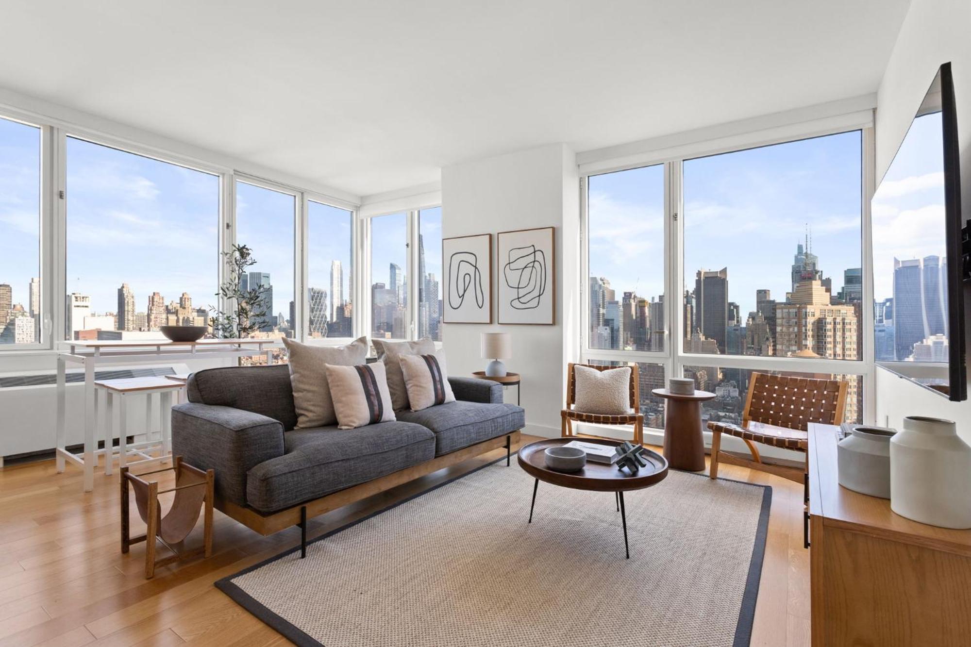 1 Bd Luxury With Stunning Views Apartment