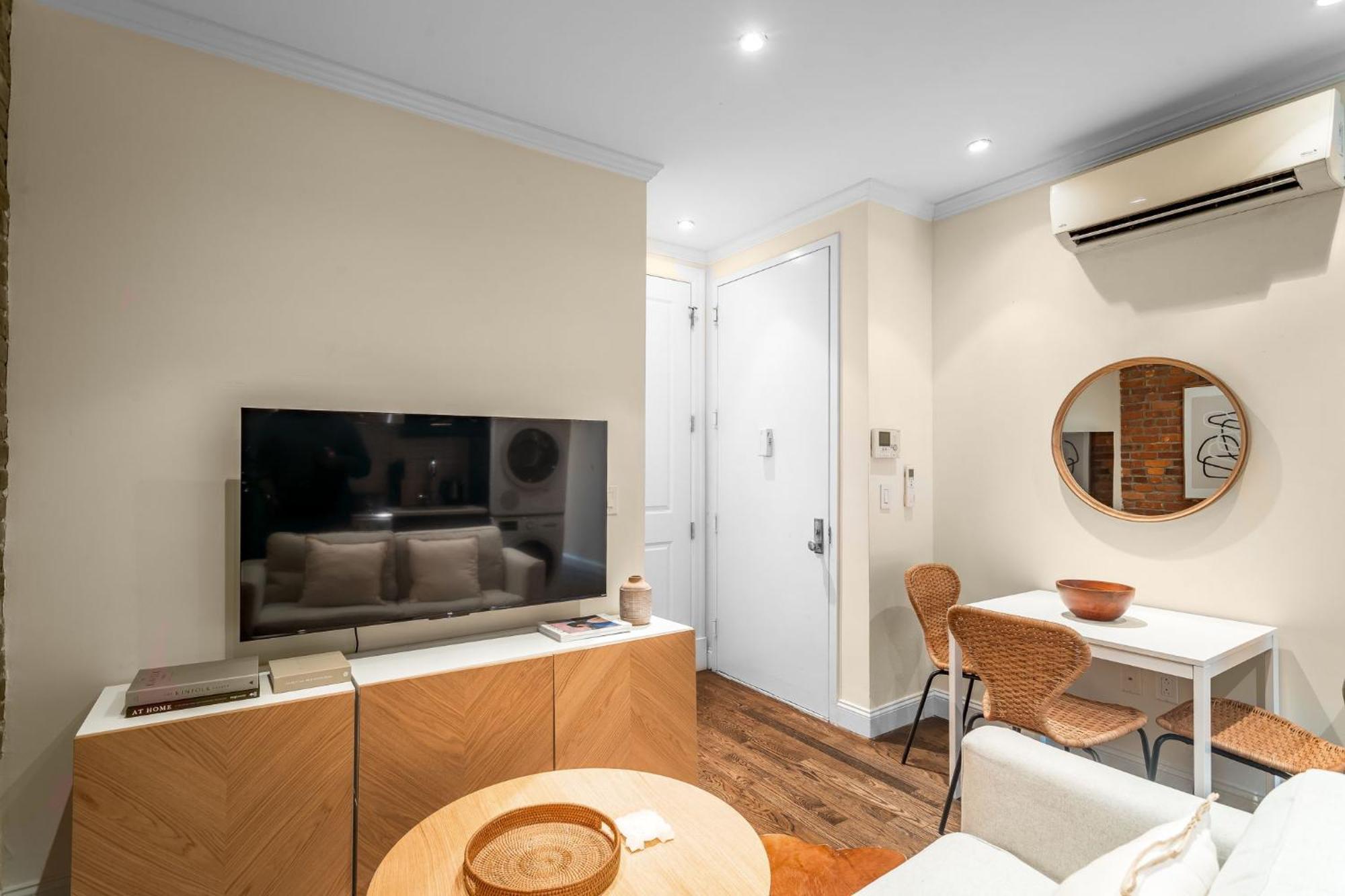 Homestay Modern Steps From Park With Shared Bathroom New York