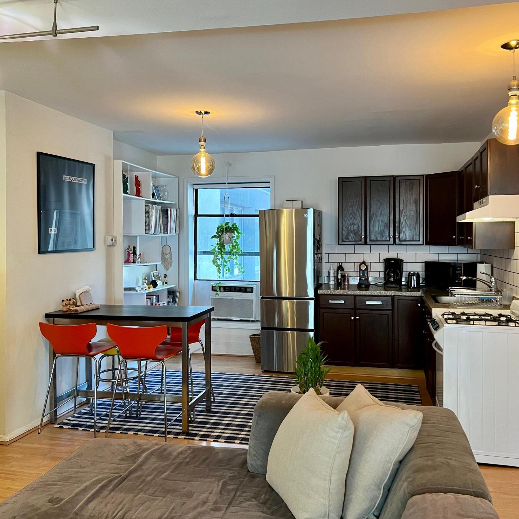 One Bedroom In My Two Bedroom In Chelsea 23 & 7 Homestay
