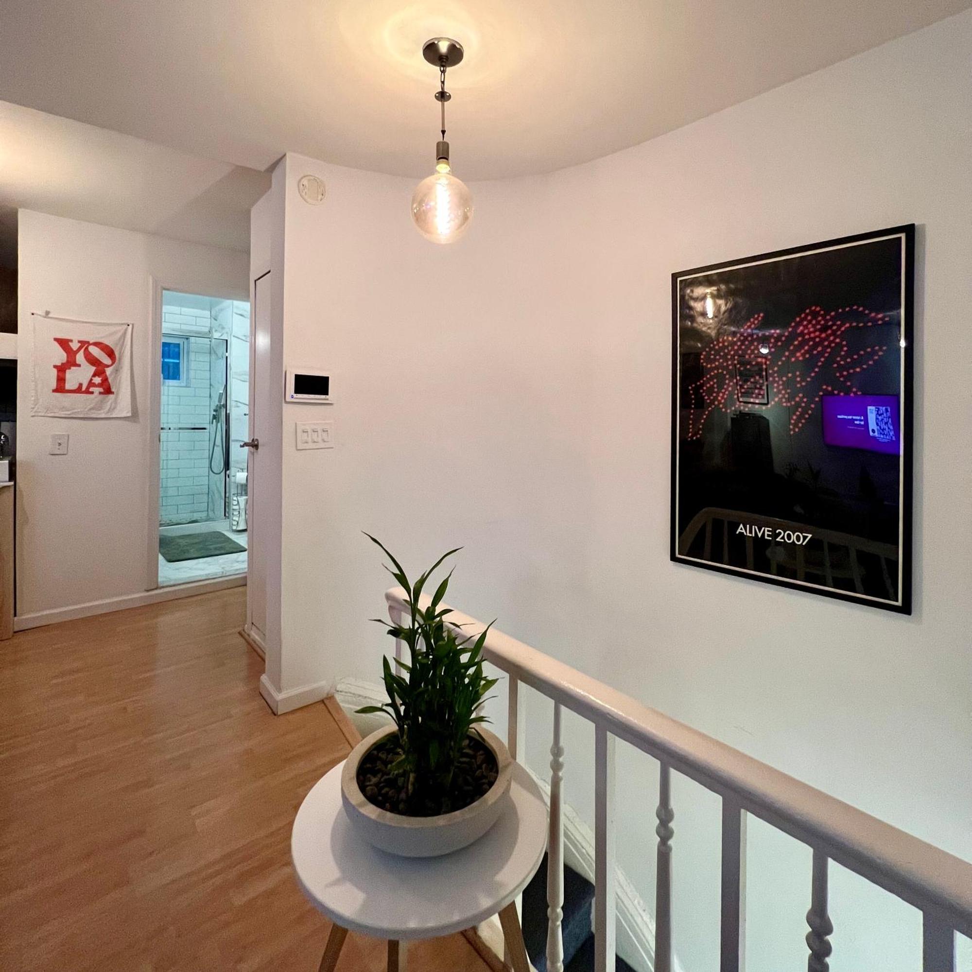 Homestay One Bedroom In My Two Bedroom In Chelsea 23 & 7 New York