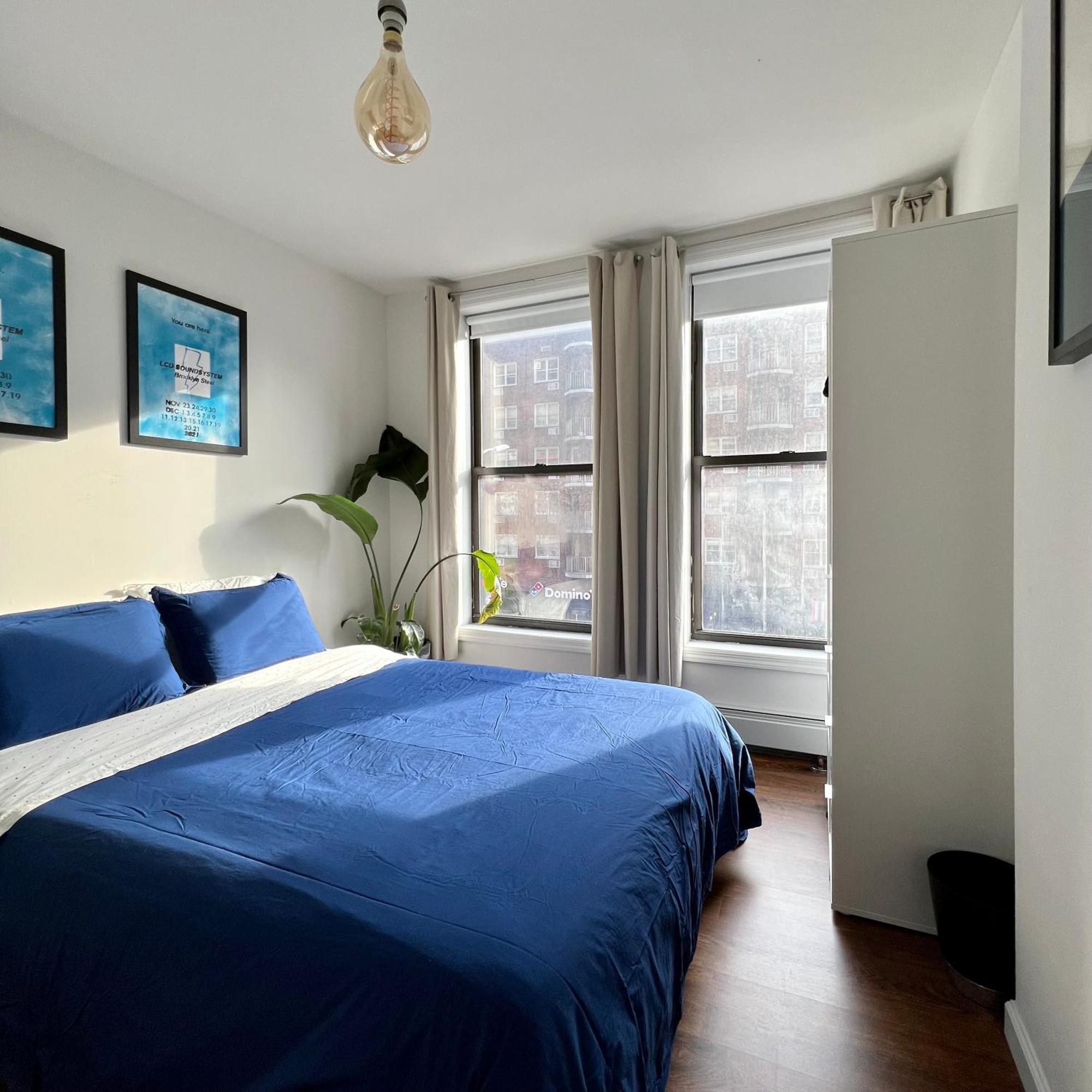 One Bedroom In My Two Bedroom In Chelsea 23 & 7 *