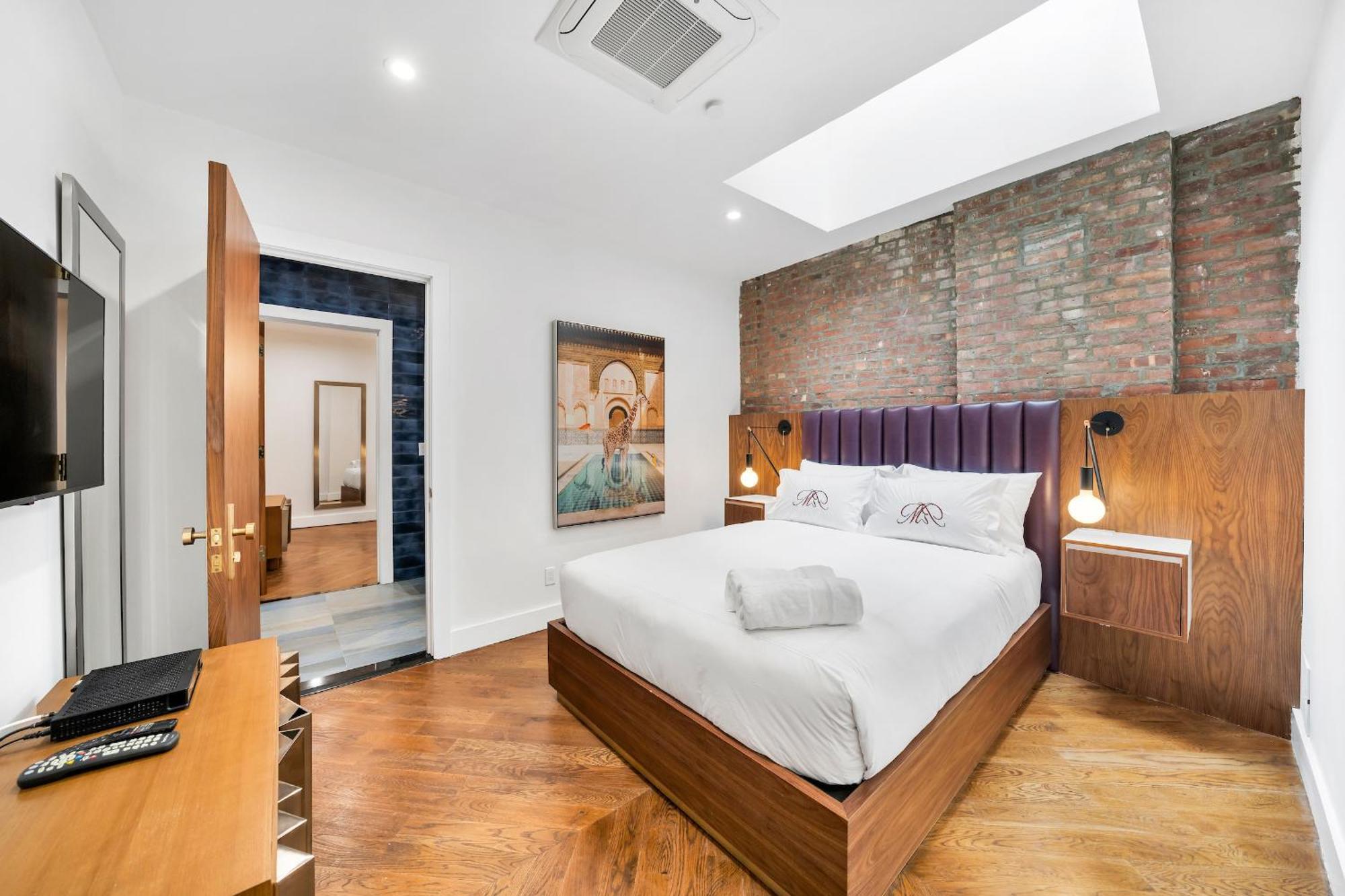 Holiday home Landmarked Luxury Boutique & Maison Rouge Nyc New York