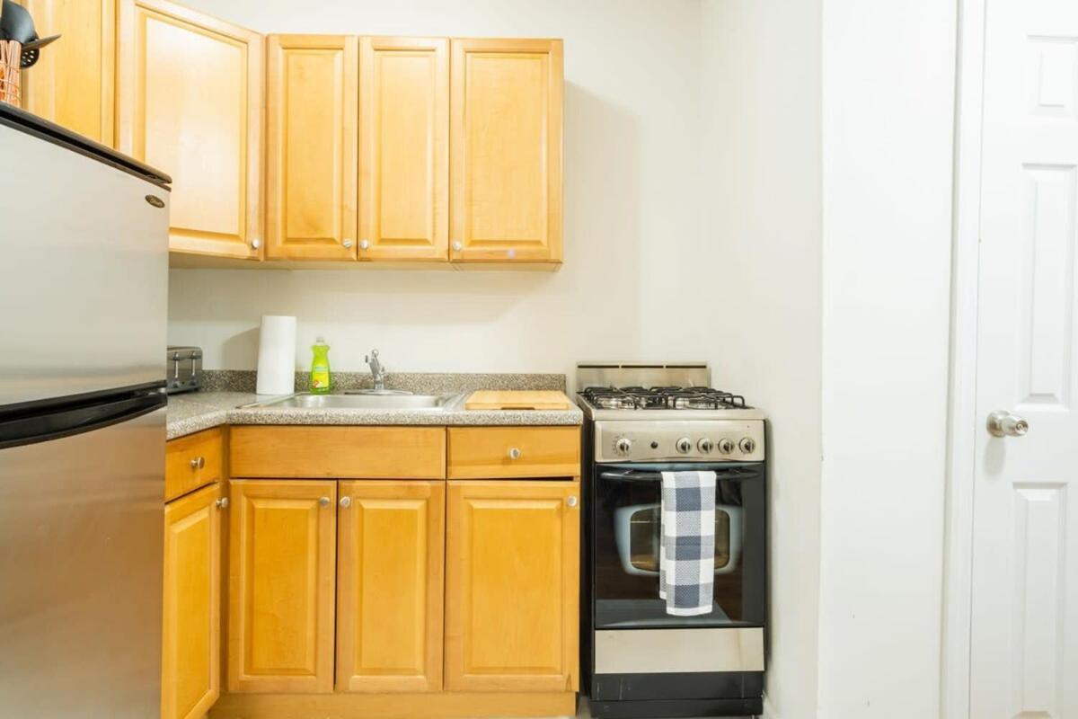 49-3b Newly Renovated 2br Wd Midtown East *