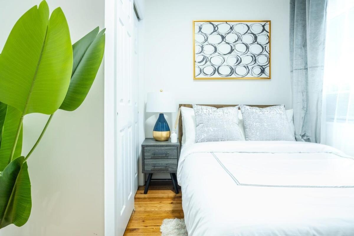49-3b Newly Renovated 2br Wd Midtown East New York