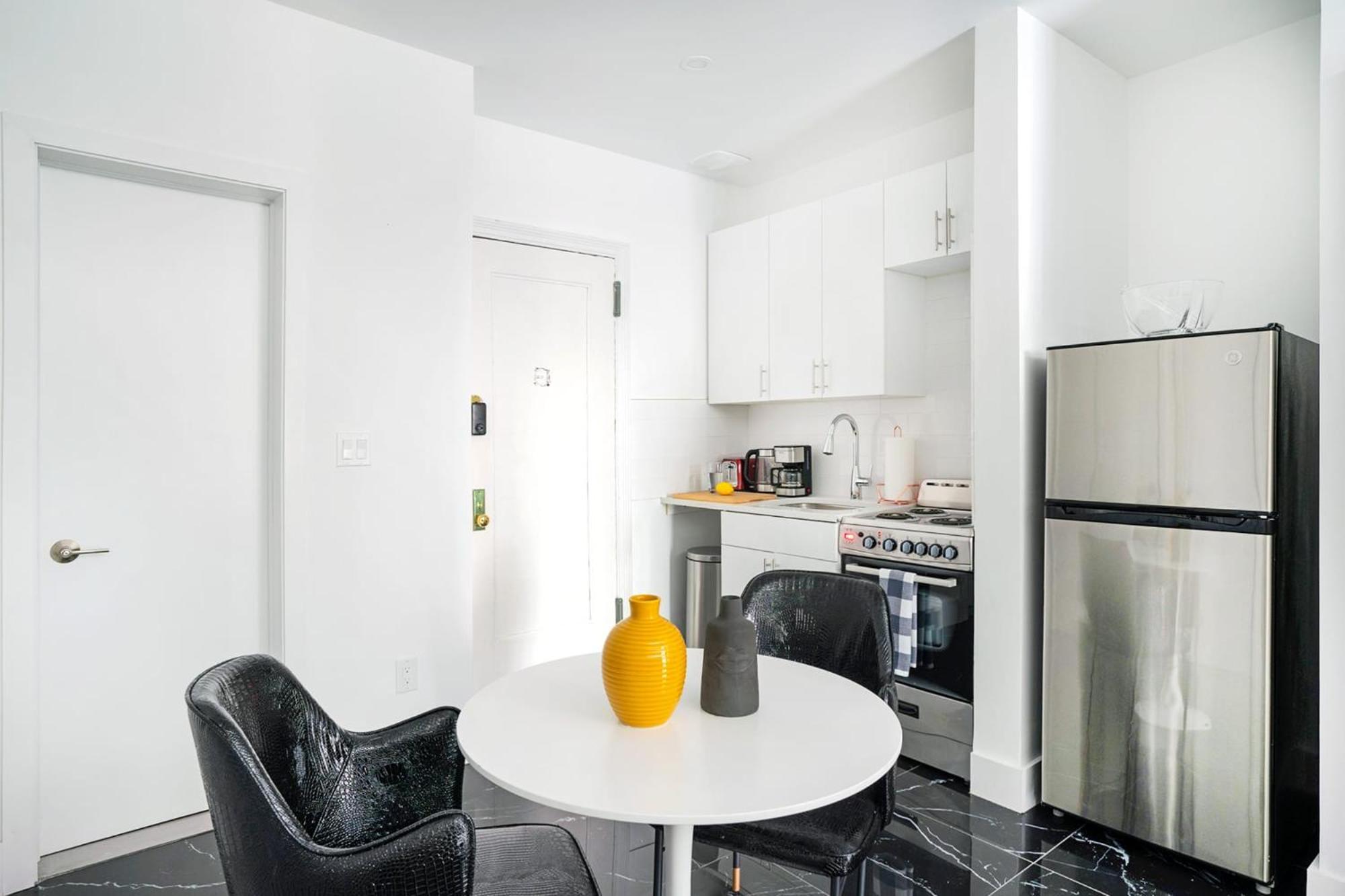 444-2c Beautiful 1br Midtown West Apartment New York